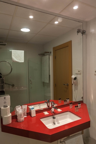 Imagen de la habitación del Hotel Platjador. Foto 12