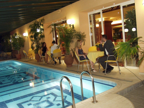 Imagen de la piscina del Hotel Platon Beach. Foto 19