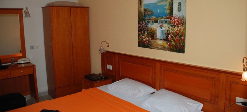 Imagen de la habitación del Hotel Platon Beach. Foto 9
