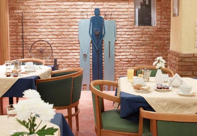 Imagen general del Hotel Platon, Moschato. Foto 10