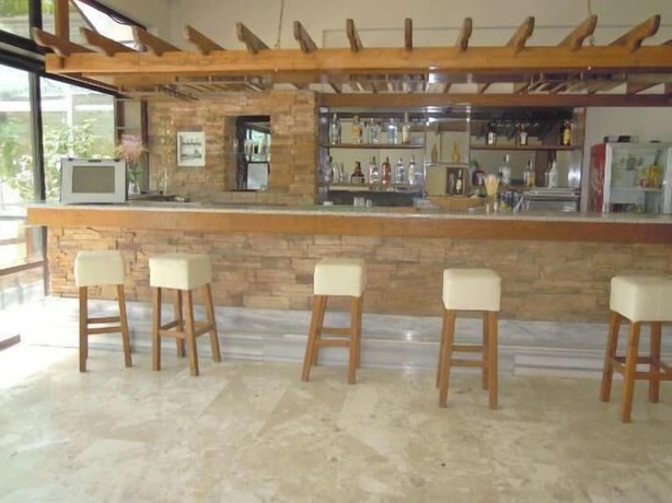 Imagen del bar/restaurante del Hotel Platon, Rodas. Foto 4