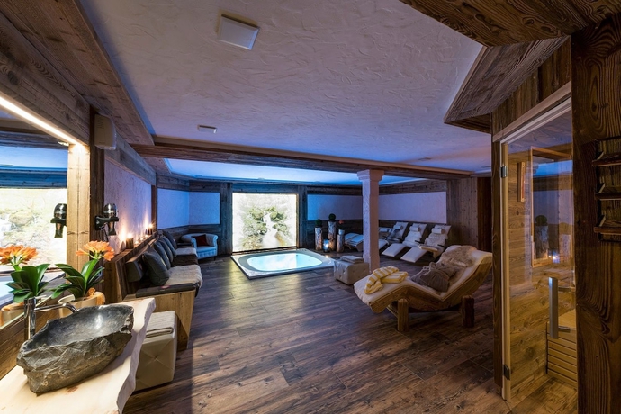 Imagen de la piscina del Hotel Platz. Foto 15