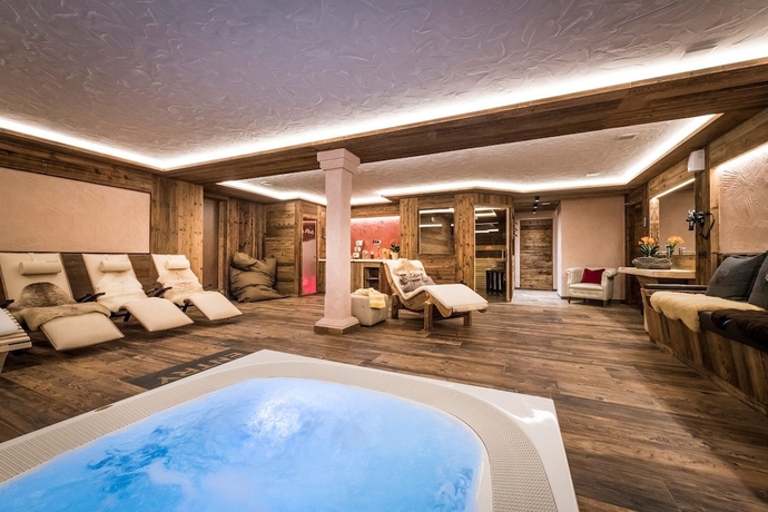 Imagen de la piscina del Hotel Platz. Foto 16