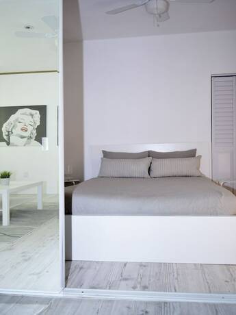 Imagen de la habitación del Hotel Playa Apartments. Foto 15