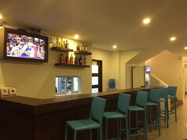 Imagen del bar/restaurante del Hotel Playa Azul Baler. Foto 17