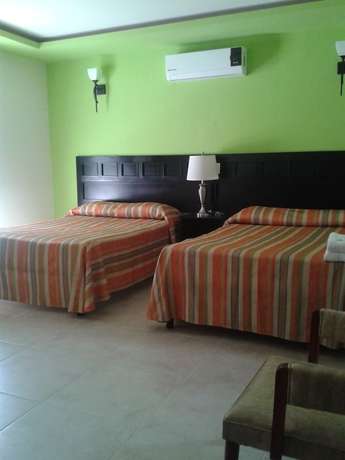 Imagen de la habitación del Hotel Playa Azul. Foto 11