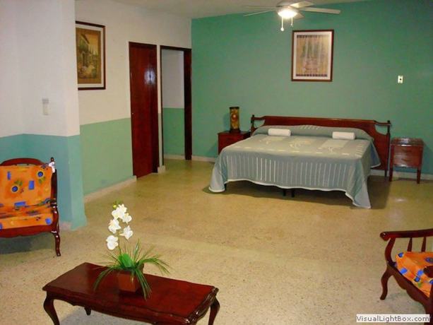 Imagen de la habitación del Hotel Playa Azul. Foto 12