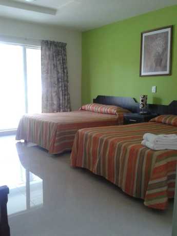 Imagen de la habitación del Hotel Playa Azul. Foto 16