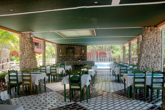 Imagen del bar/restaurante del Hotel Playa Bejuco. Foto 8