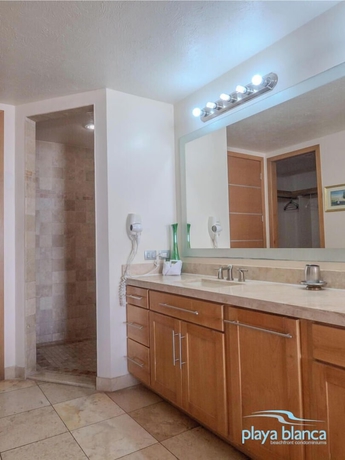 Imagen de la habitación del Hotel Playa Blanca Premier Resort I. Foto 3