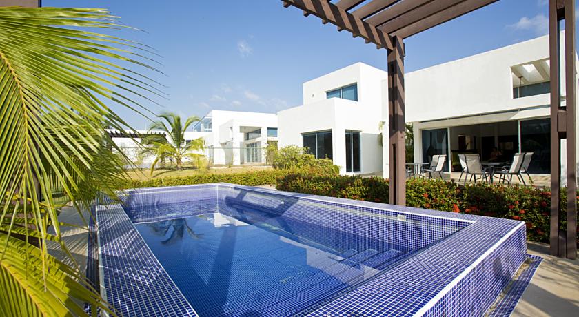 Imagen de la piscina del Hotel Playa Blanca Vacations Rentals. Foto 11