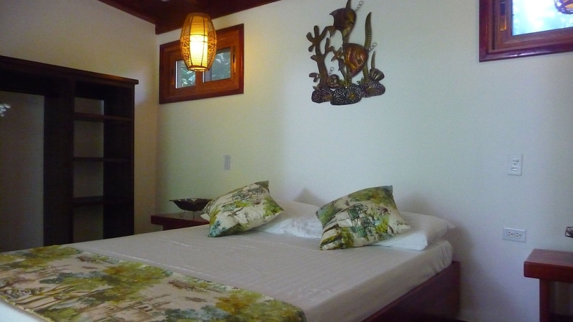 Imagen de la habitación del Hotel Playa Bluff. Foto 14
