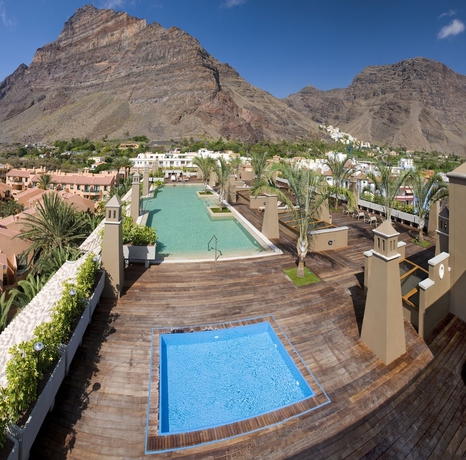 Imagen de la piscina del Hotel Playa Calera. Foto 14