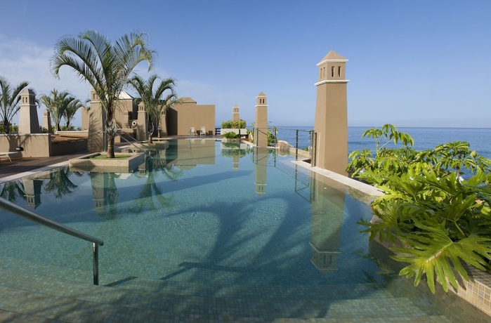 Imagen de la piscina del Hotel Playa Calera. Foto 15