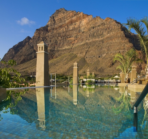 Imagen de la piscina del Hotel Playa Calera. Foto 16