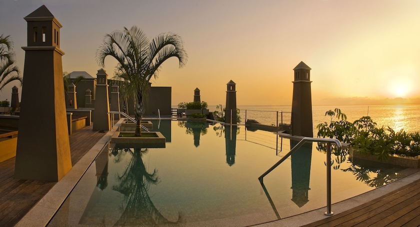 Imagen de la piscina del Hotel Playa Calera. Foto 18