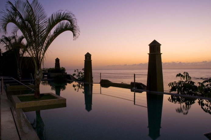 Imagen de la piscina del Hotel Playa Calera. Foto 19