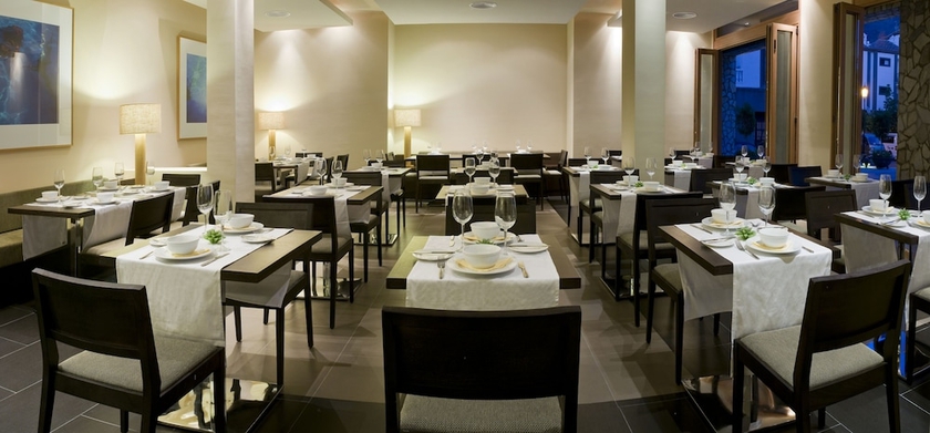 Imagen del bar/restaurante del Hotel Playa Calera. Foto 2