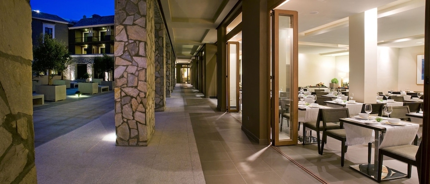 Imagen del bar/restaurante del Hotel Playa Calera. Foto 3