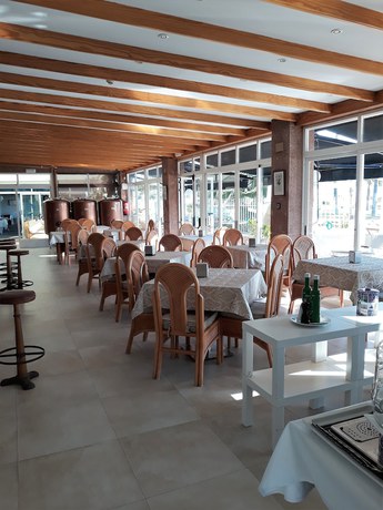 Imagen del bar/restaurante del Hotel Playa Canet. Foto 2