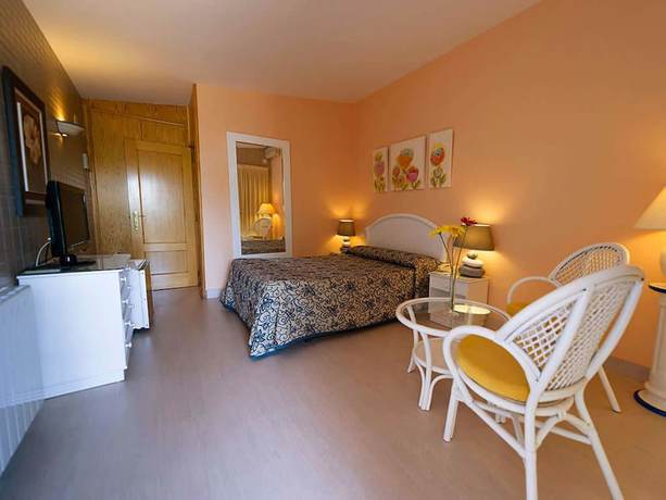 Imagen de la habitación del Hotel Playa Canet. Foto 4
