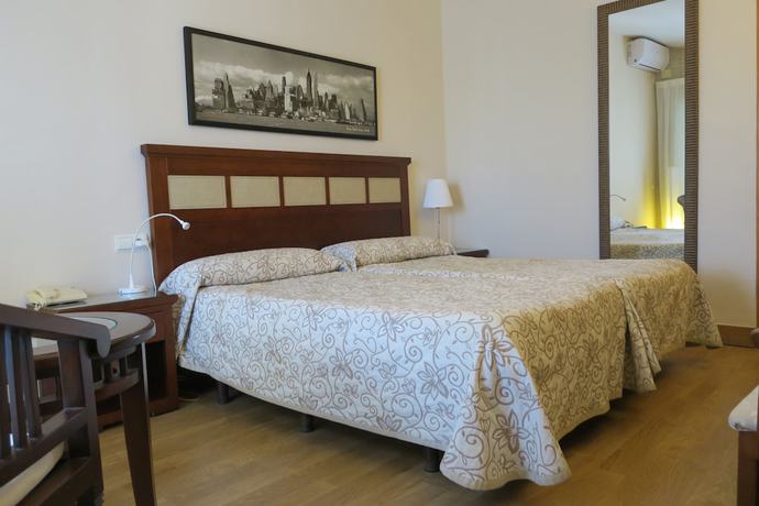Imagen de la habitación del Hotel Playa Canet. Foto 5