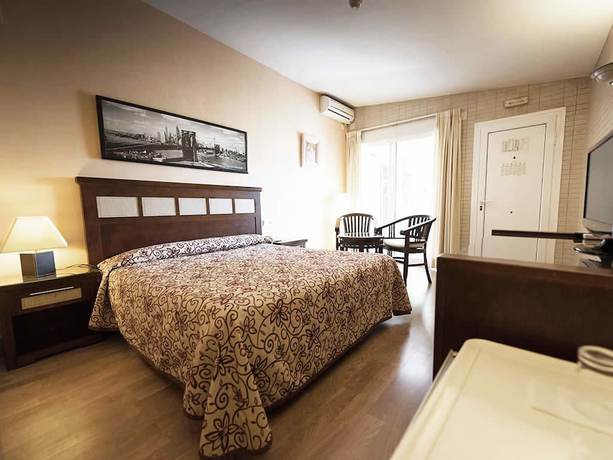 Imagen de la habitación del Hotel Playa Canet. Foto 8