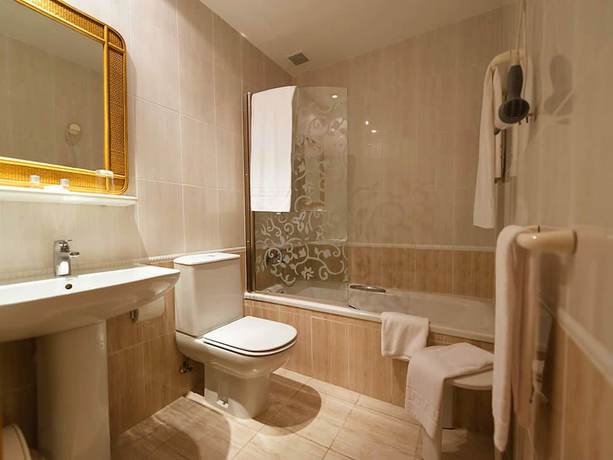 Imagen de la habitación del Hotel Playa Canet. Foto 9