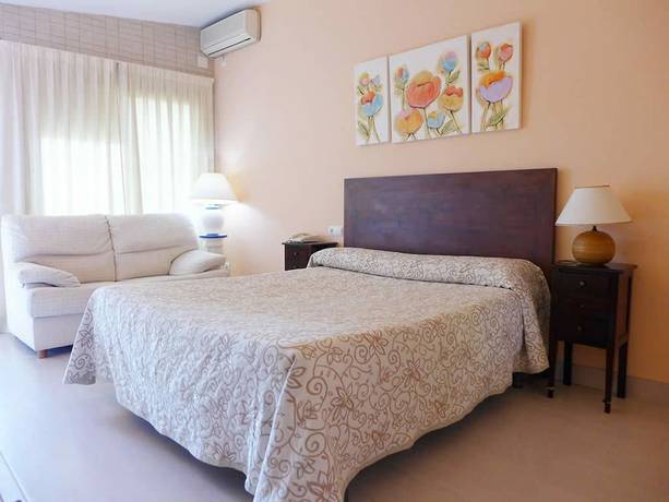 Imagen de la habitación del Hotel Playa Canet. Foto 11