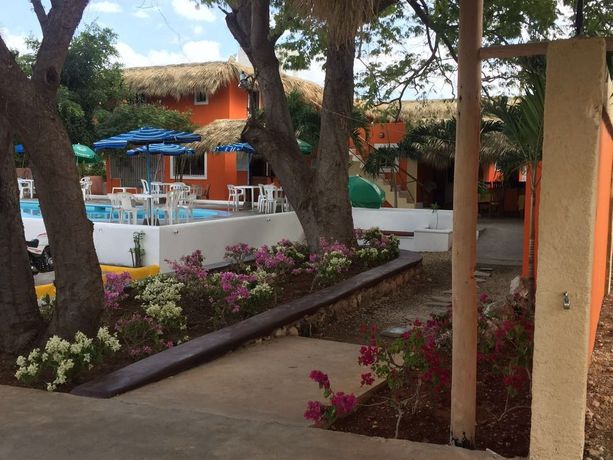 Imagen de los exteriores del Hotel Playa Catalina. Foto 12