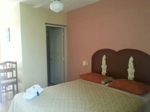 Imagen de la piscina del Hotel Playa Catalina. Foto 15