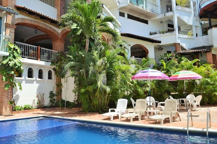 Imagen de la piscina del Hotel Playa Conchas Chinas. Foto 11