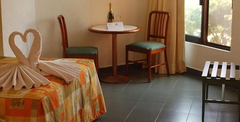 Imagen de la habitación del Hotel Playa Cristal. Foto 4