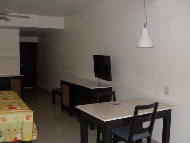 Imagen de la habitación del Hotel Playa Cristal. Foto 6