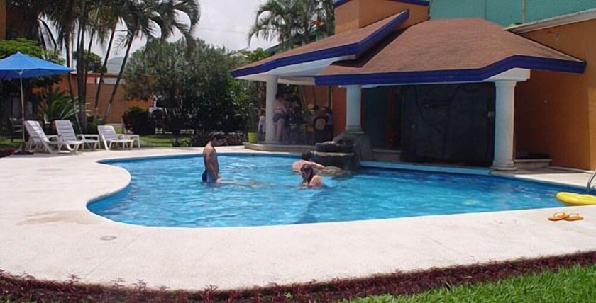 Imagen de la piscina del Hotel Playa Cristal. Foto 18