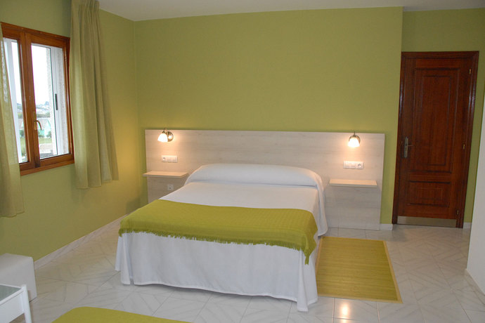 Imagen general del Hotel Playa De Las Catedrales. Foto 6