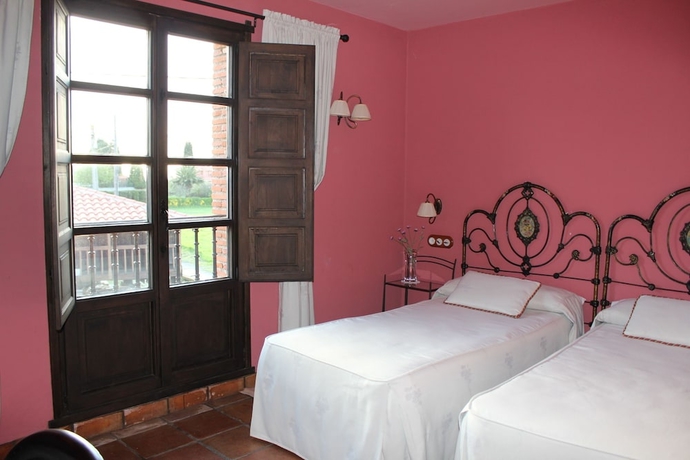Imagen de la habitación del Hotel Playa De Las Llanas. Foto 6