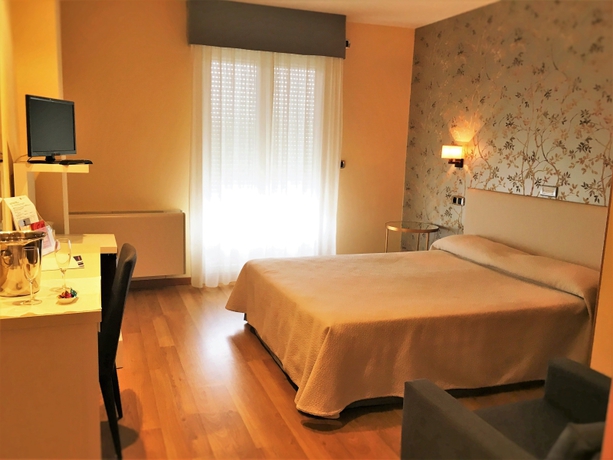 Imagen general del Hotel Playa De Laxe. Foto 7