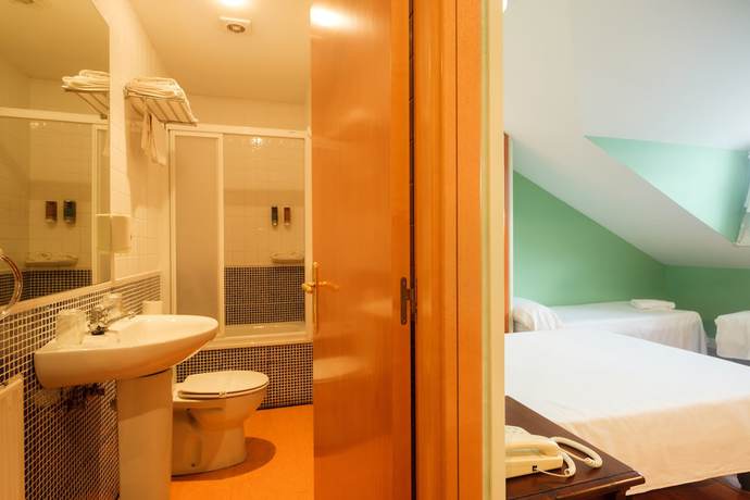 Imagen de la habitación del Hotel Playa De Luanco. Foto 11