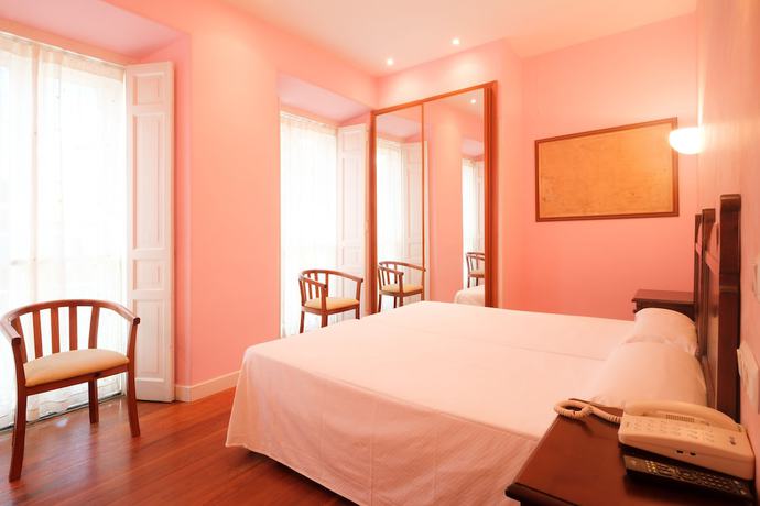 Imagen de la habitación del Hotel Playa De Luanco. Foto 12