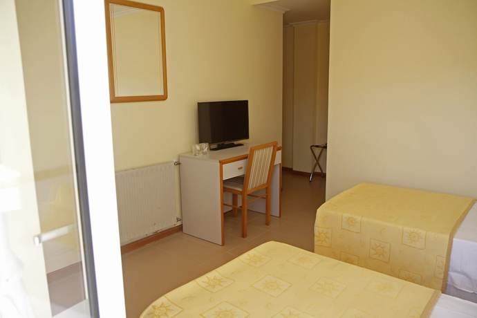 Imagen de la habitación del Hotel Playa De Merón. Foto 4
