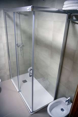 Imagen de la habitación del Hotel Playa De Merón. Foto 7