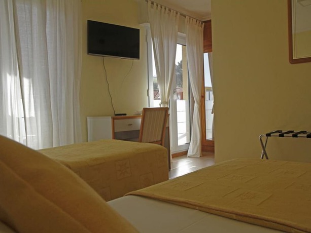 Imagen de la habitación del Hotel Playa De Merón. Foto 10