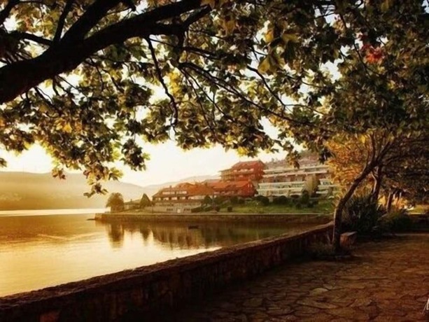 Imagen de los exteriores del Hotel Playa De Quenxe. Foto 10