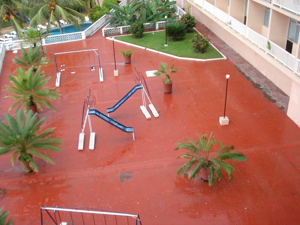 Imagen de los exteriores del Hotel Playa De Santiago. Foto 11