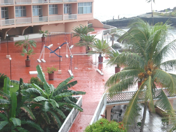 Imagen de los exteriores del Hotel Playa De Santiago. Foto 12
