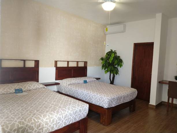 Imagen de la habitación del Hotel Playa Del Rey. Foto 2