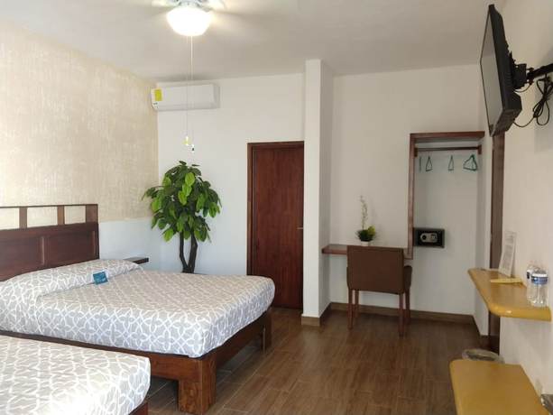 Imagen de la habitación del Hotel Playa Del Rey. Foto 4