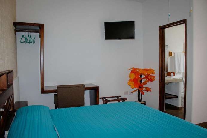 Imagen de la habitación del Hotel Playa Del Rey. Foto 7
