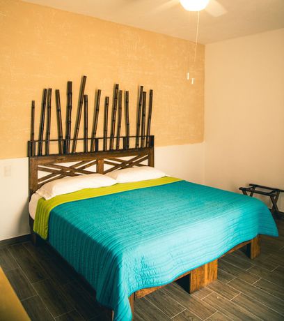 Imagen de la habitación del Hotel Playa Del Rey. Foto 8